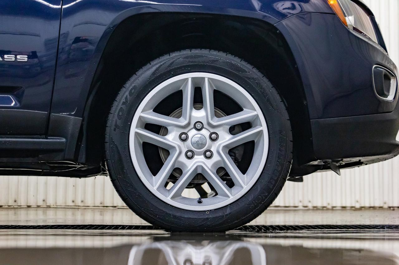 2014 Jeep Compass 4x4 Limited Leather Roof Nav BCam Red Deer AB