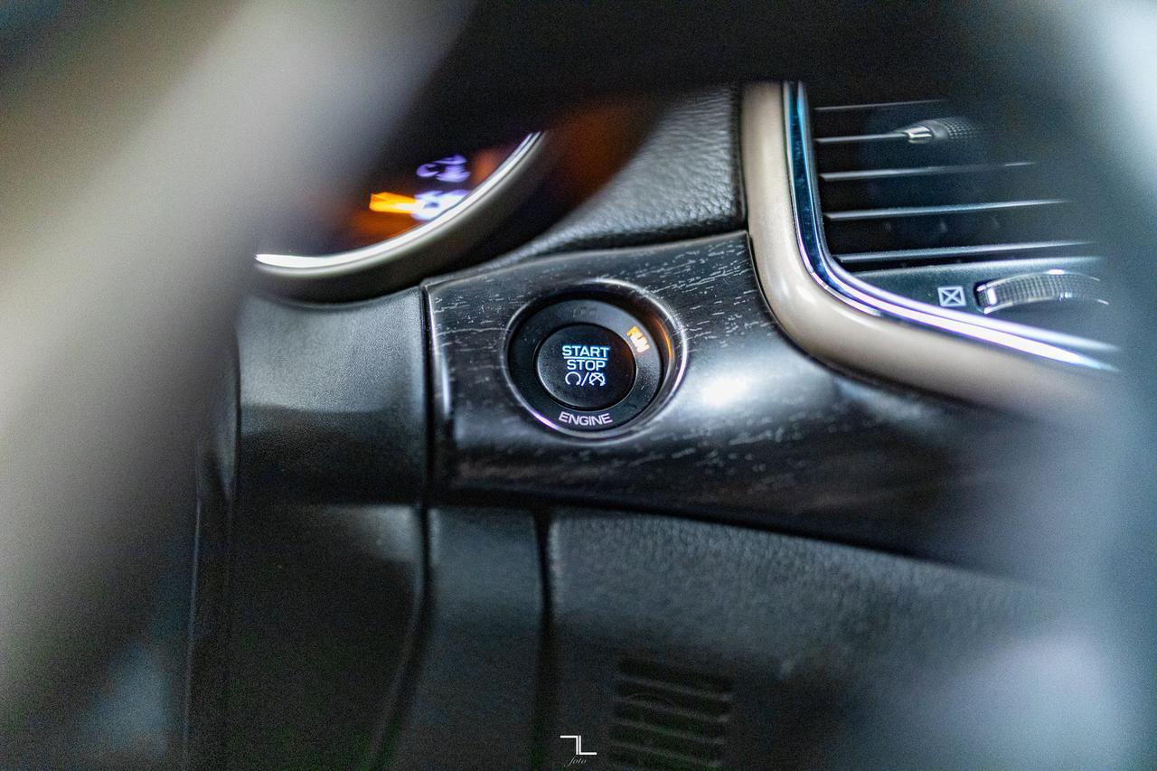 2014 Jeep Grand Cherokee 4x4 Laredo PSeat Red Deer AB