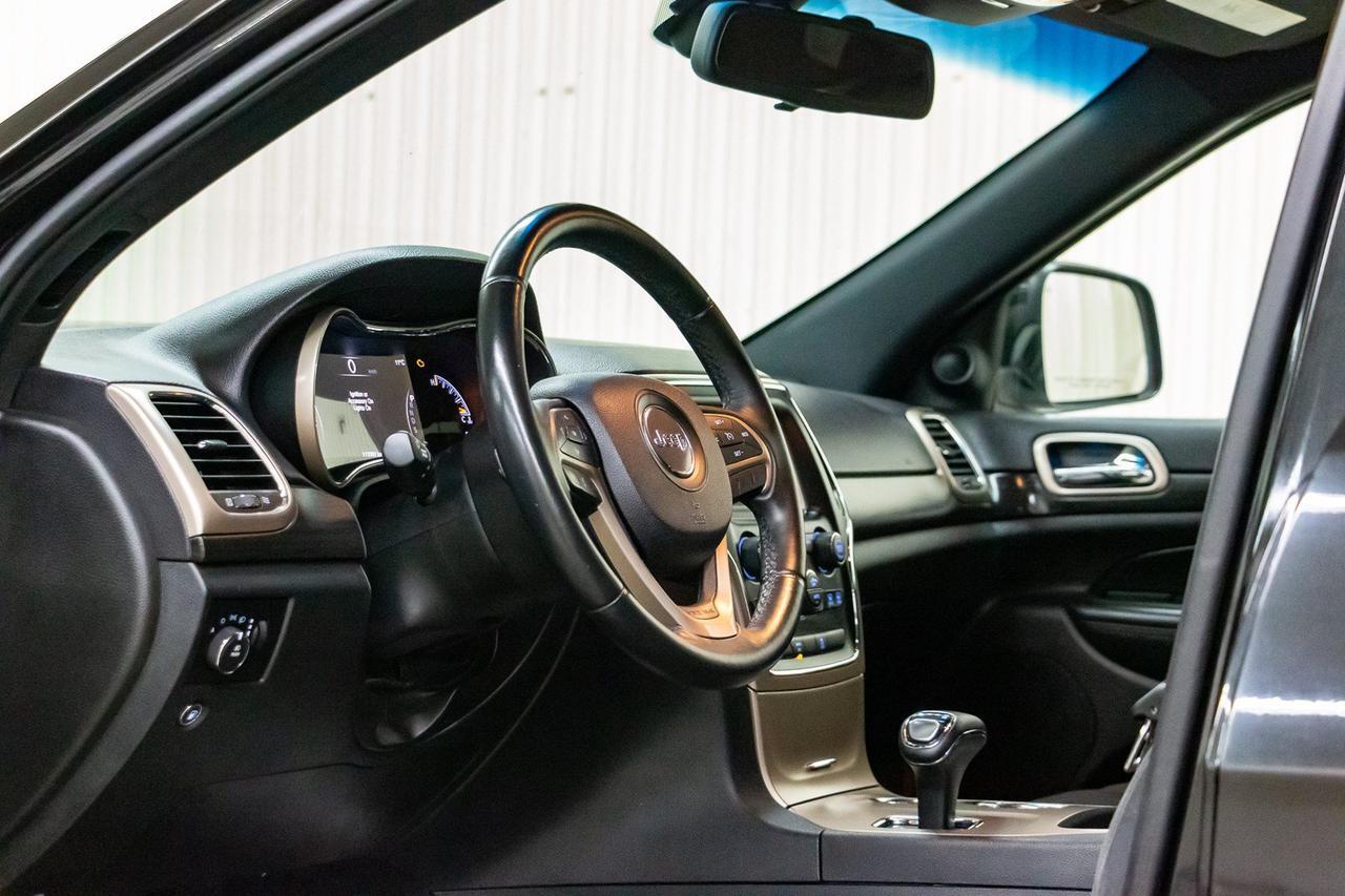 2014 Jeep Grand Cherokee 4x4 Laredo Red Deer AB