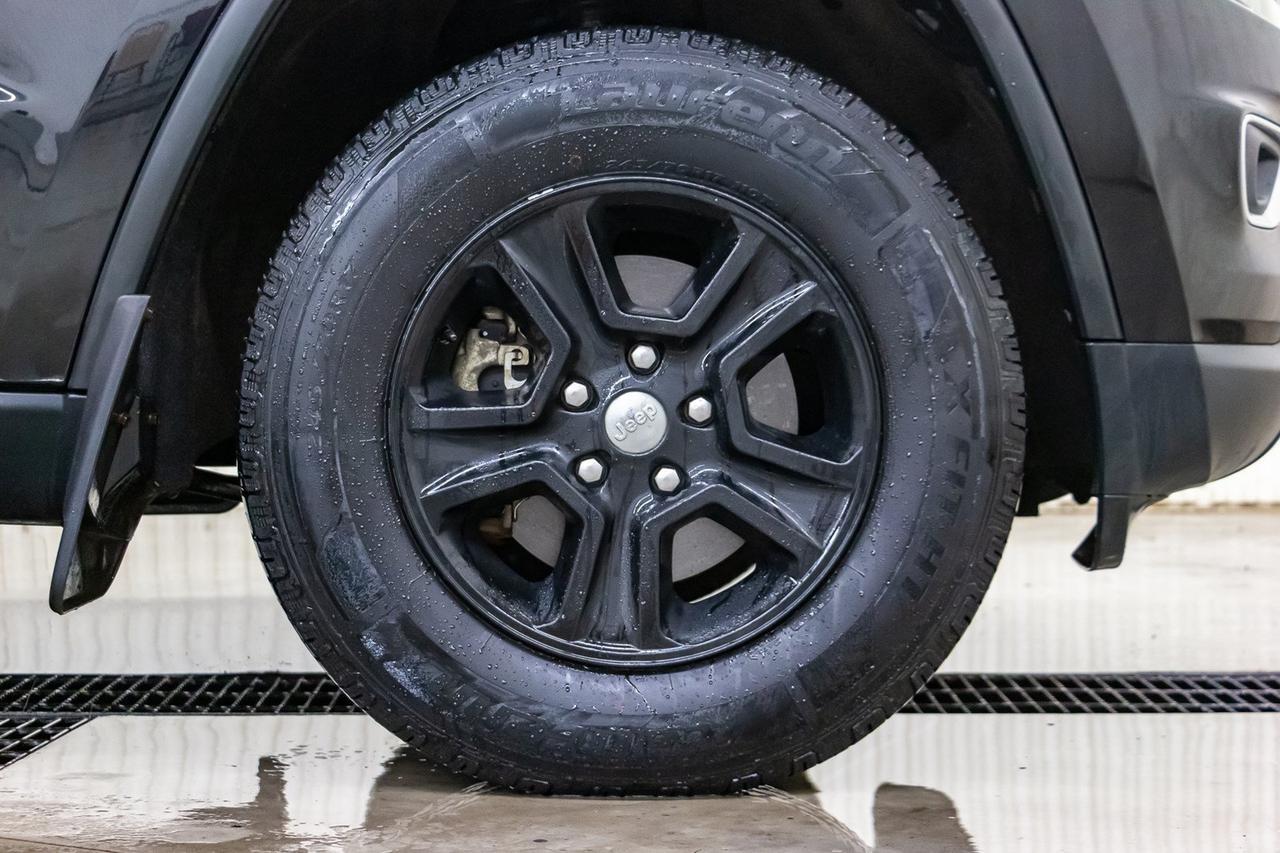 2014 Jeep Grand Cherokee 4x4 Laredo Red Deer AB