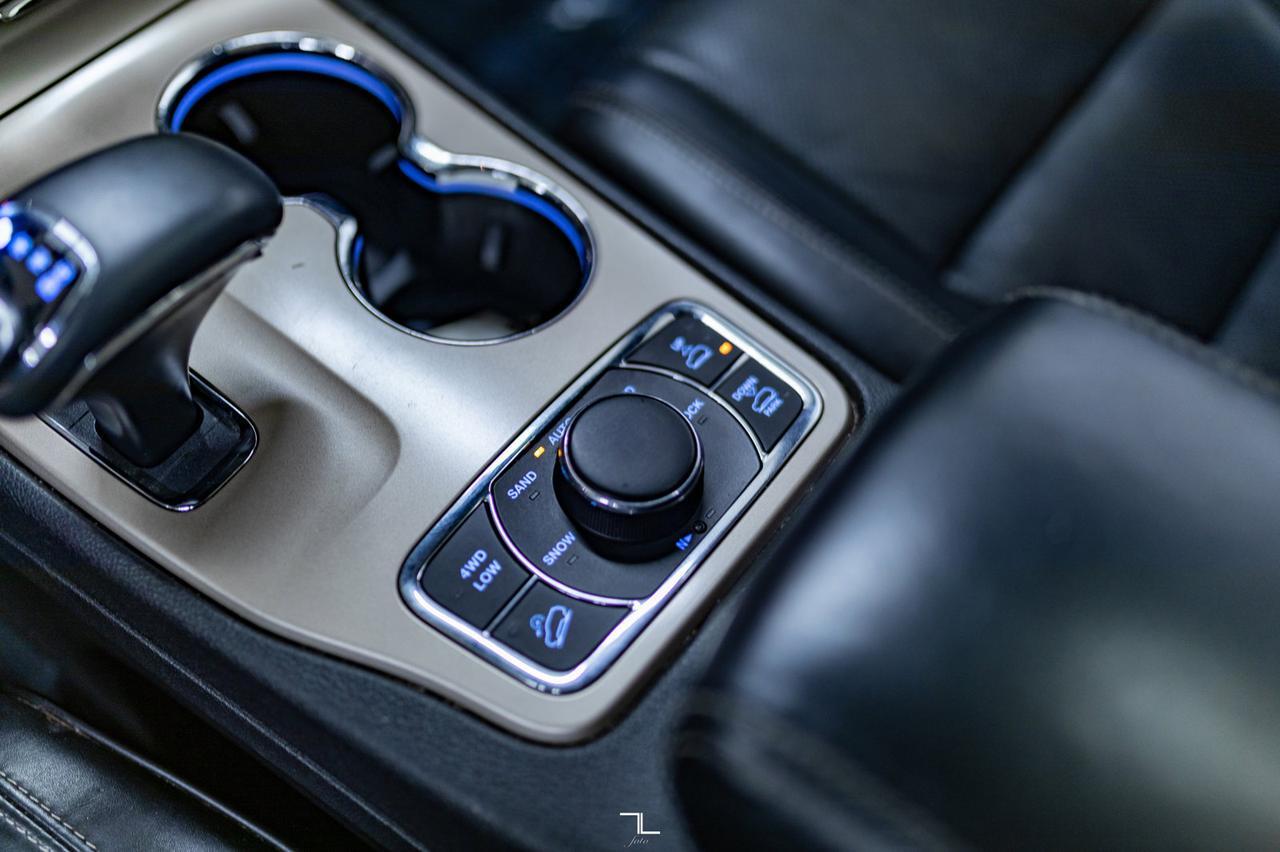 2014 Jeep Grand Cherokee 4x4 Overland HEMI Leather Roof Nav BCam Red Deer AB