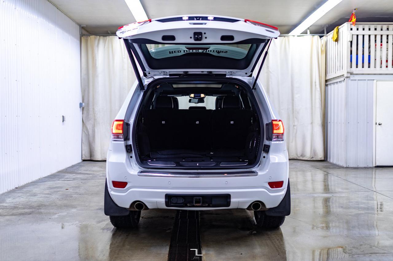 2014 Jeep Grand Cherokee 4x4 Overland HEMI Leather Roof Nav BCam Red Deer AB