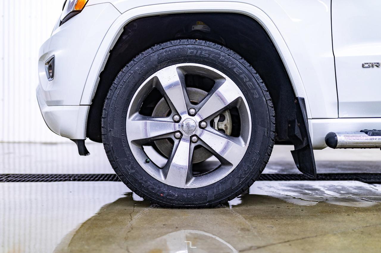 2014 Jeep Grand Cherokee 4x4 Overland HEMI Leather Roof Nav BCam Red Deer AB