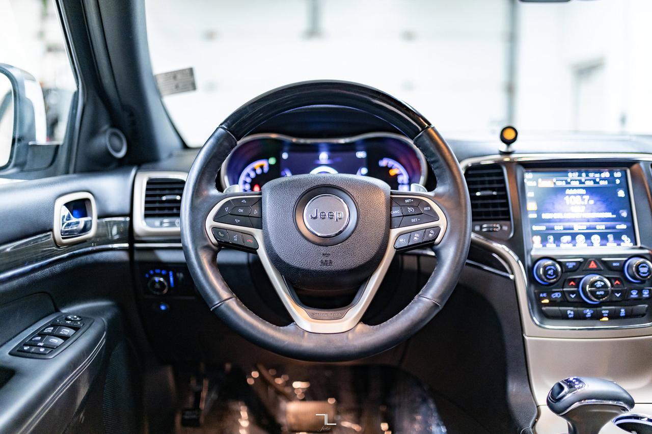 2014 Jeep Grand Cherokee 4x4 Overland HEMI Leather Roof Nav BCam Red Deer AB