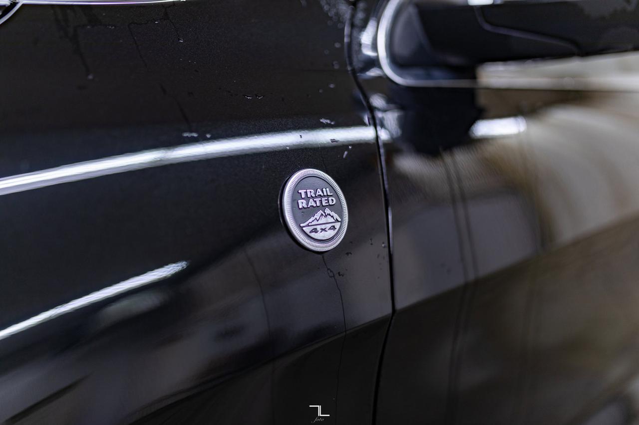 2014 Jeep Grand Cherokee 4x4 Overland Leather Roof Nav Red Deer AB