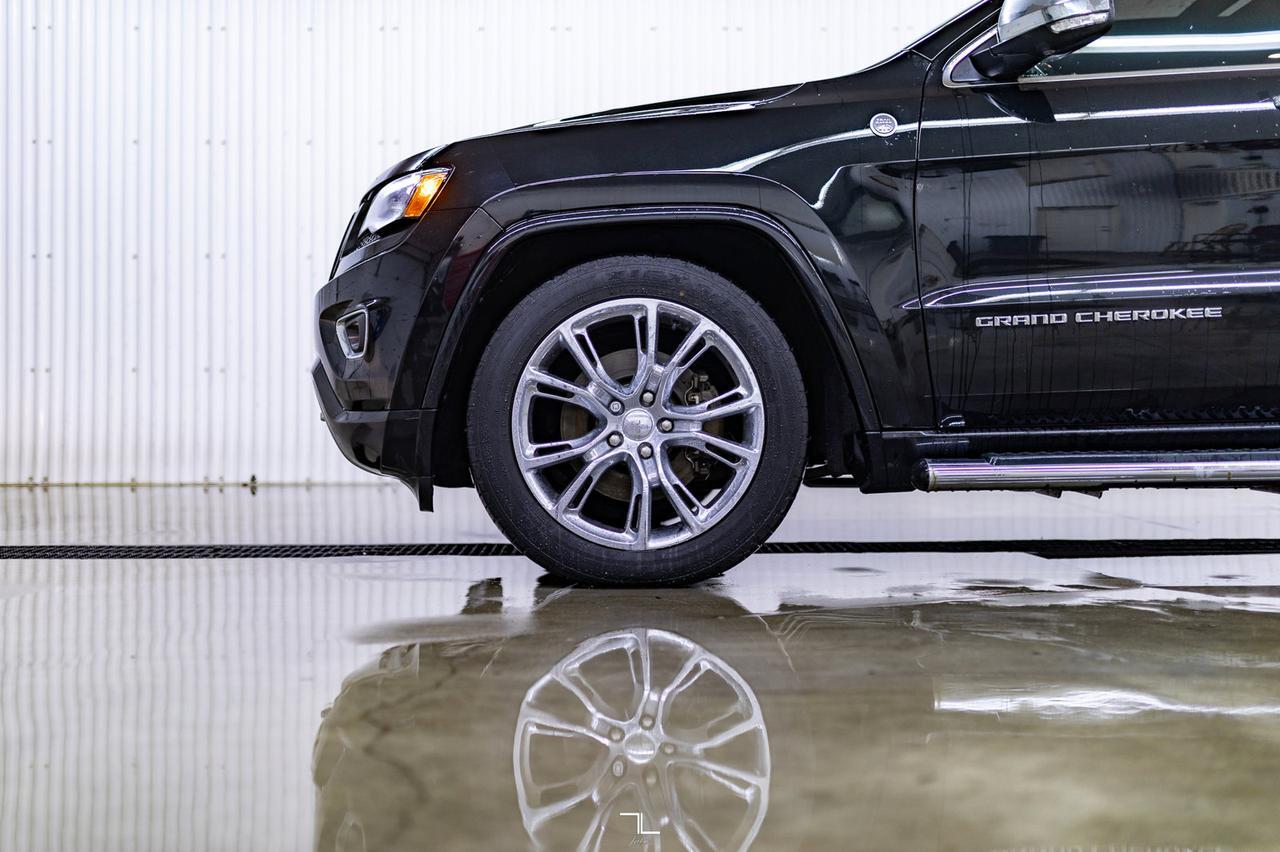 2014 Jeep Grand Cherokee 4x4 Overland Leather Roof Nav Red Deer AB