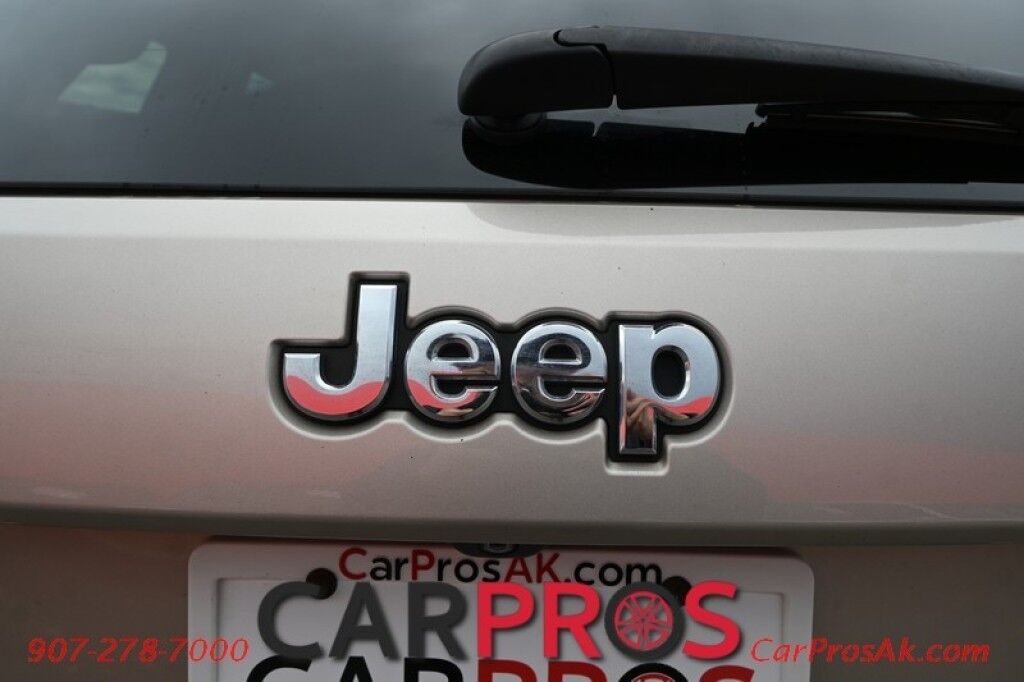 2014 Jeep Grand Cherokee Limited - 4X4 - Front & Rear Heated Leather Seats - Heated Steering Wheel - Sunroof - Remote Start - Power Liftgate - Fog Lights - Bluetooth - Backup Camera Anchorage AK