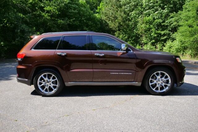 2014 Jeep Grand Cherokee Summit / 4WD / 5.7L V8 / Rear Entertainment! High Point NC