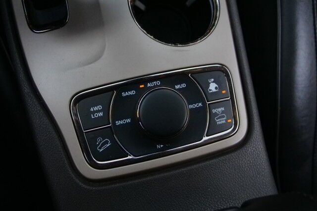 2014 Jeep Grand Cherokee Summit / 4WD / 5.7L V8 / Rear Entertainment! High Point NC
