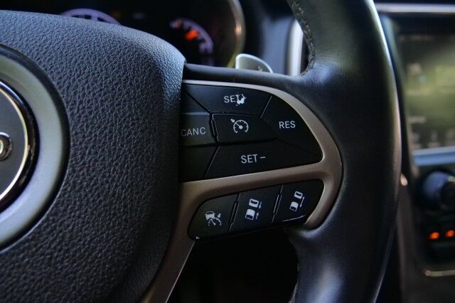 2014 Jeep Grand Cherokee Summit / 4WD / 5.7L V8 / Rear Entertainment! High Point NC