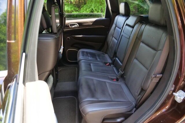 2014 Jeep Grand Cherokee Summit / 4WD / 5.7L V8 / Rear Entertainment! High Point NC