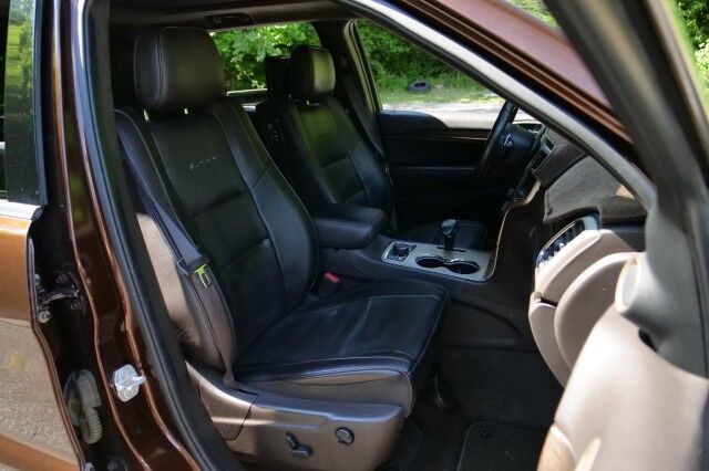 2014 Jeep Grand Cherokee Summit / 4WD / 5.7L V8 / Rear Entertainment! High Point NC