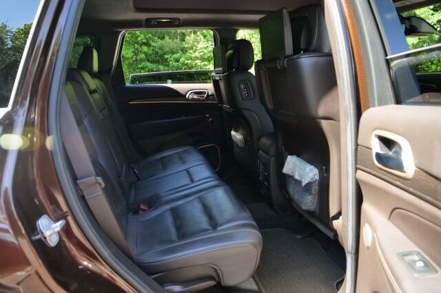 2014 Jeep Grand Cherokee Summit / 4WD / 5.7L V8 / Rear Entertainment! High Point NC