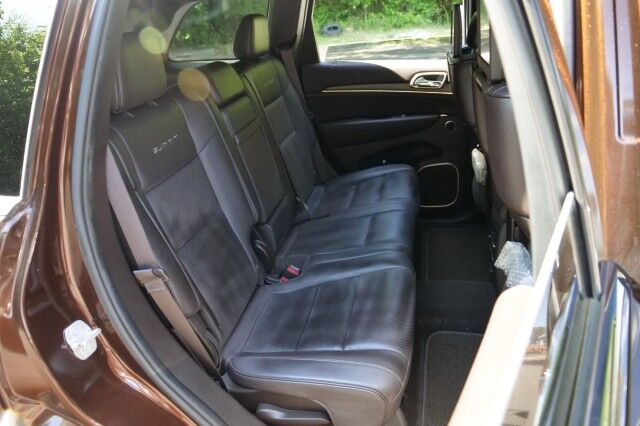 2014 Jeep Grand Cherokee Summit / 4WD / 5.7L V8 / Rear Entertainment! High Point NC