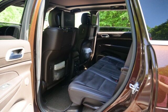 2014 Jeep Grand Cherokee Summit / 4WD / 5.7L V8 / Rear Entertainment! High Point NC