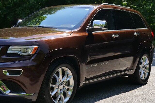 2014 Jeep Grand Cherokee Summit / 4WD / 5.7L V8 / Rear Entertainment! High Point NC