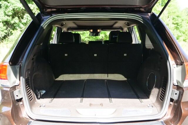 2014 Jeep Grand Cherokee Summit / 4WD / 5.7L V8 / Rear Entertainment! High Point NC