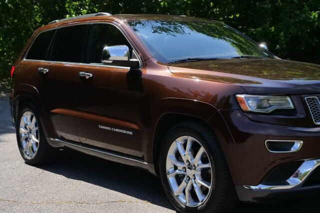 2014 Jeep Grand Cherokee Summit / 4WD / 5.7L V8 / Rear Entertainment! High Point NC