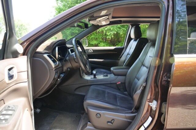 2014 Jeep Grand Cherokee Summit / 4WD / 5.7L V8 / Rear Entertainment! High Point NC