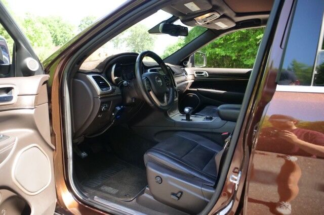 2014 Jeep Grand Cherokee Summit / 4WD / 5.7L V8 / Rear Entertainment! High Point NC