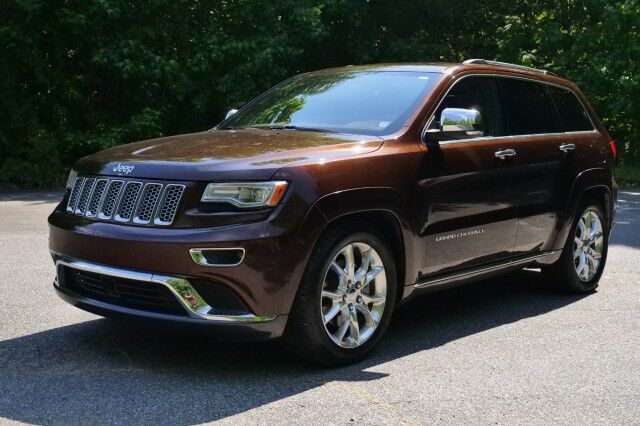2014 Jeep Grand Cherokee Summit / 4WD / 5.7L V8 / Rear Entertainment! High Point NC