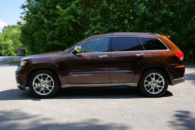 2014 Jeep Grand Cherokee Summit / 4WD / 5.7L V8 / Rear Entertainment! High Point NC
