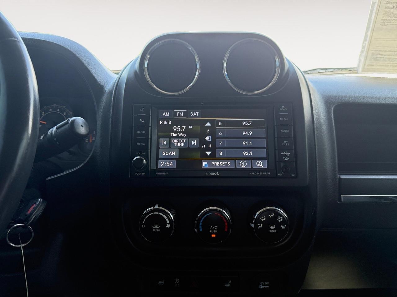 2014 Jeep Patriot Latitude, HEATED SEATS, SUNROOF, BLUETOOTH, POWER/HEATED MIRRORS, UNIVERSAL GARAGE DOOR OPENER, KEYLESS ENTRY, COME AND TEST DRIVE THIS JEEP PATRIOT TODAY! Norfolk VA