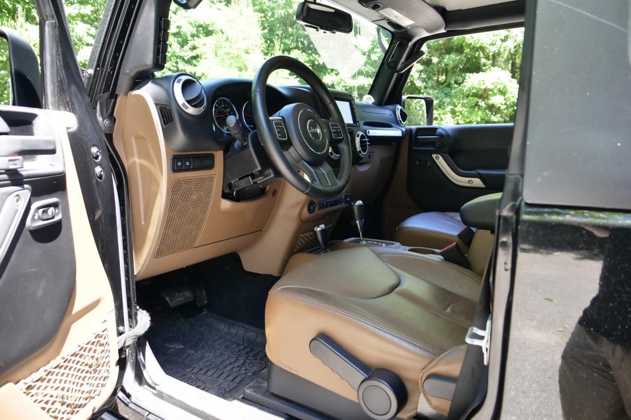 2014 Jeep Wrangler Rubicon 4X4 / Upgrades / Power Convenience Group! Lincolnton NC