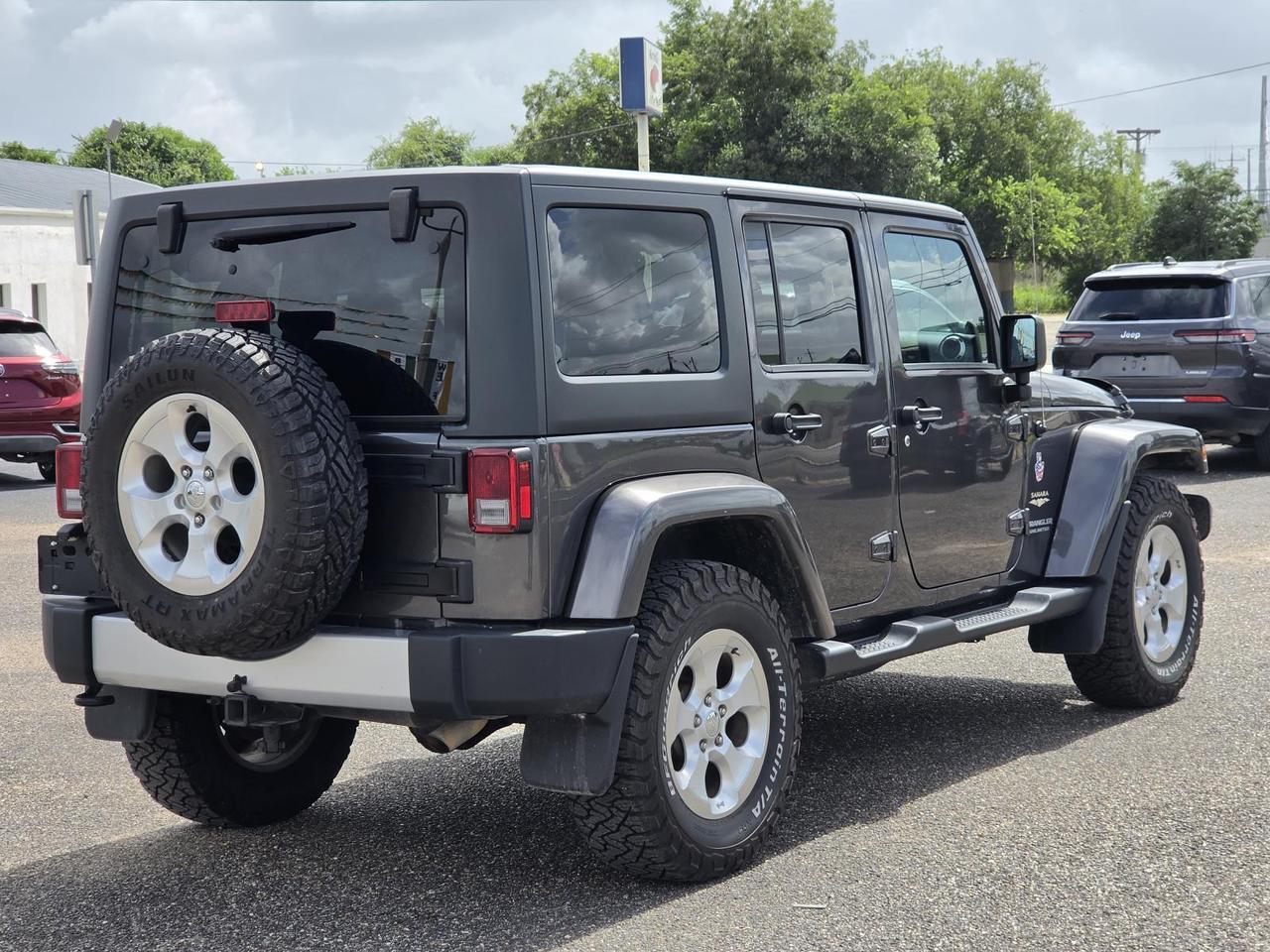 2014 Jeep Wrangler Unlimited 4WD 4dr Sahara