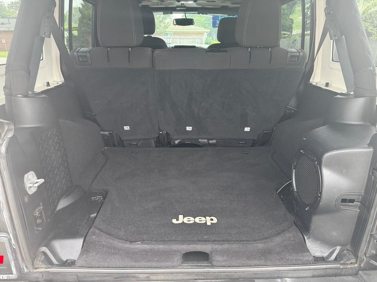 2014 Jeep Wrangler Unlimited Rubicon, HEATED SEATS, BLUETOOTH, RUNNING BOARDS, TOW PACKAGE, FENDER FLARES, POWER/HEATED MIRRORS, KEYLESS ENTRY, TOW HOOKS, LOW MILES, THIS JEEP IS READY FOR ITS NEXT ADVENTURE! Norfolk VA