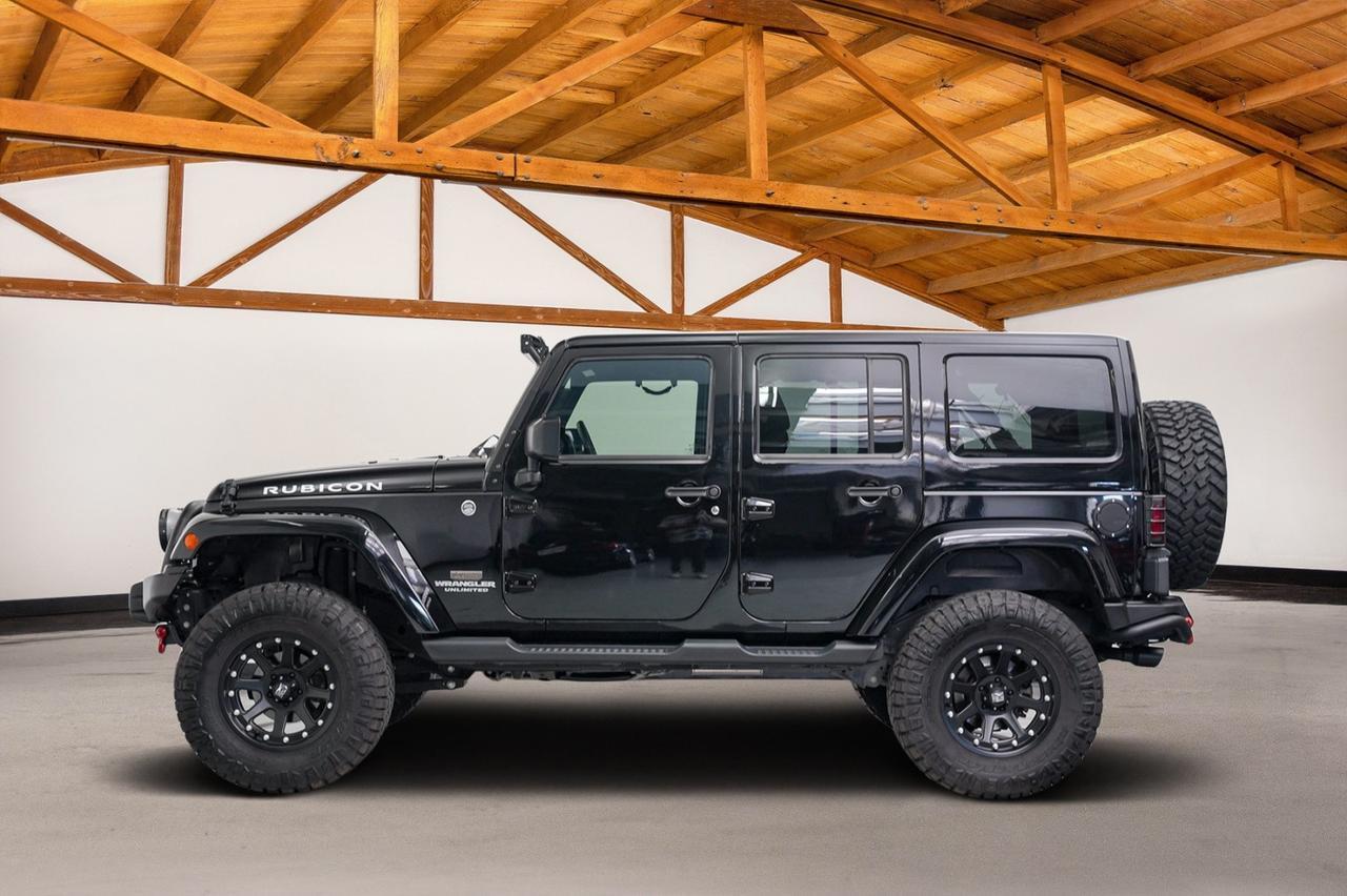2014 Jeep Wrangler Unlimited Rubicon photo 2
