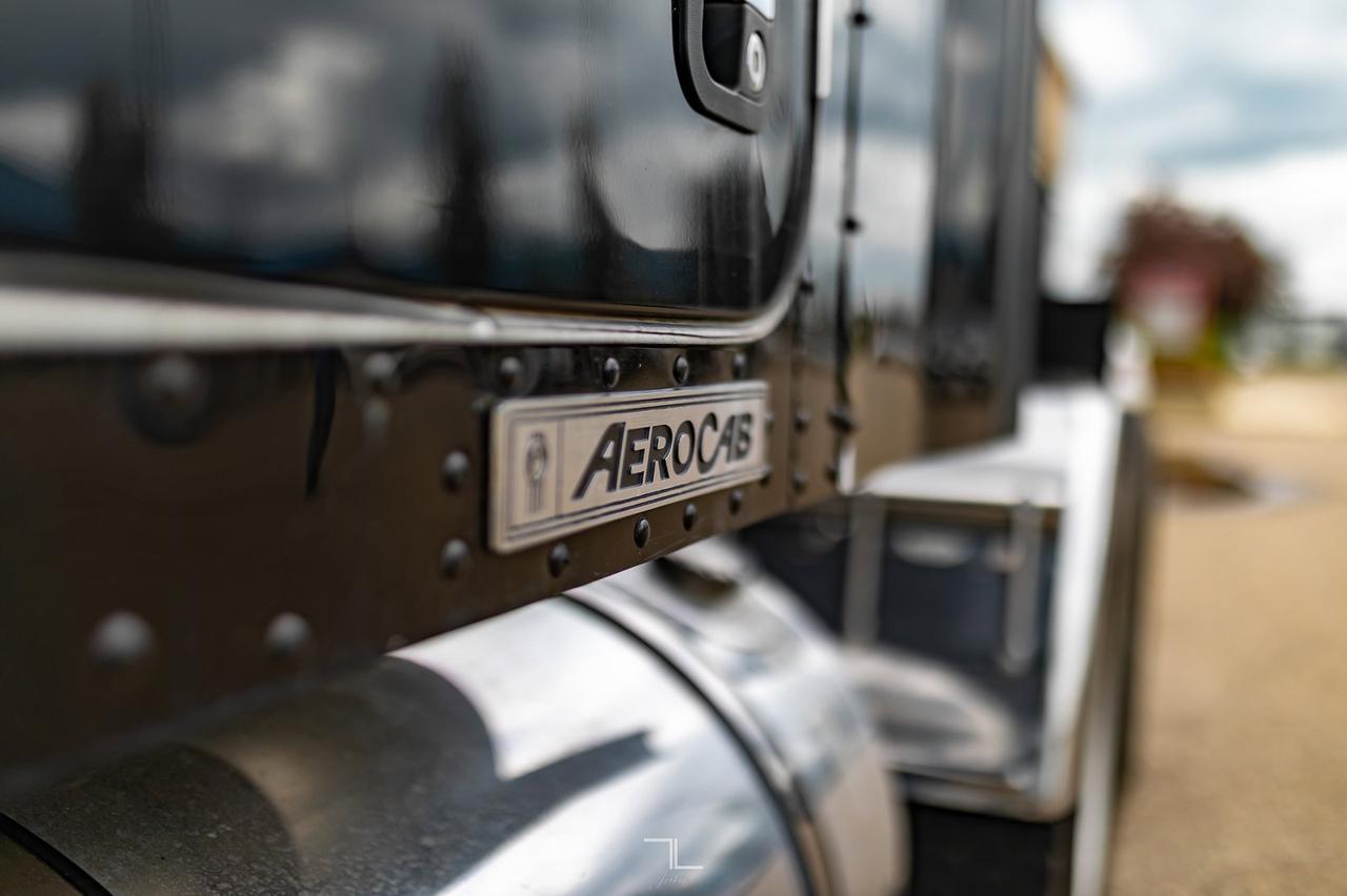 2014 Kenworth W-900 Tractor Sleeper Red Deer AB