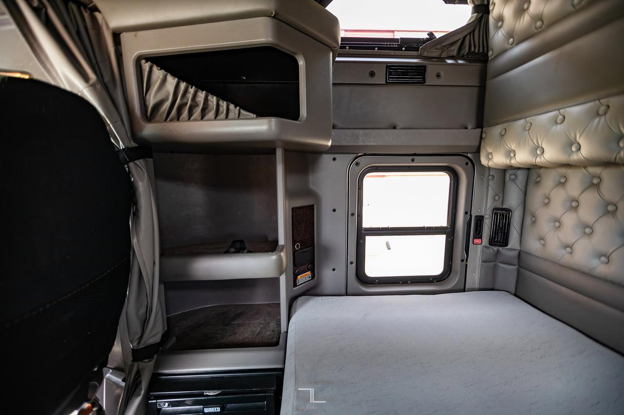 2014 Kenworth W-900 Tractor Sleeper Red Deer AB