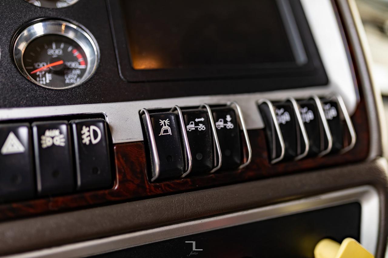 2014 Kenworth W-900 Tractor Sleeper Red Deer AB