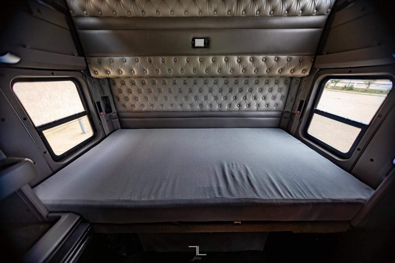 2014 Kenworth W-900 Tractor Sleeper Red Deer AB