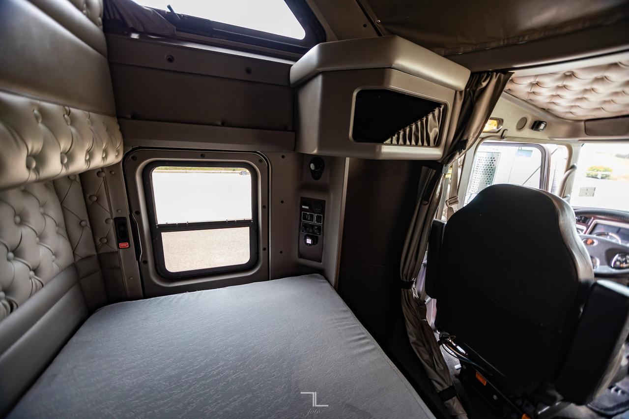 2014 Kenworth W-900 Tractor Sleeper Red Deer AB