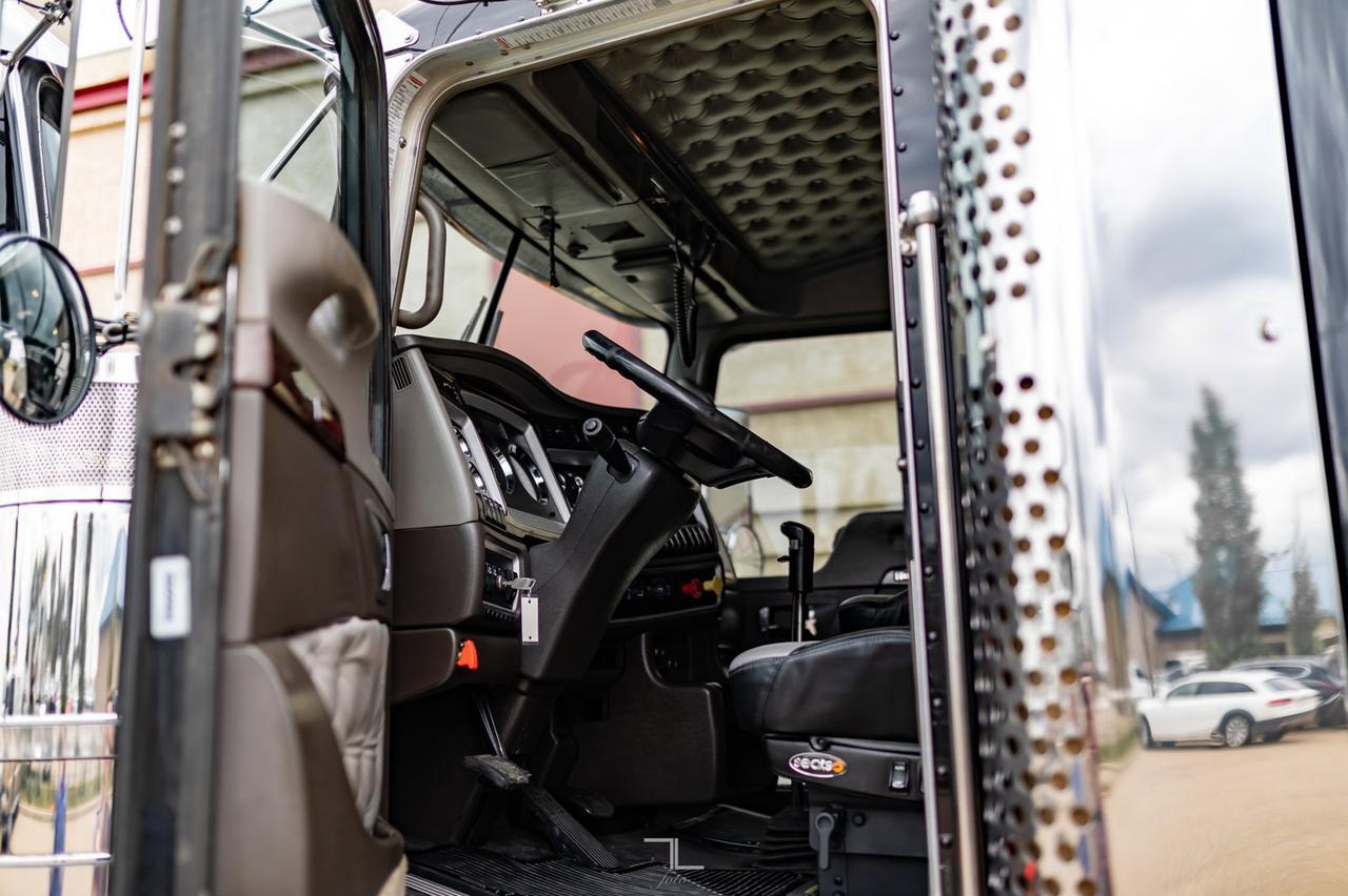 2014 Kenworth W-900 Tractor Sleeper Red Deer AB