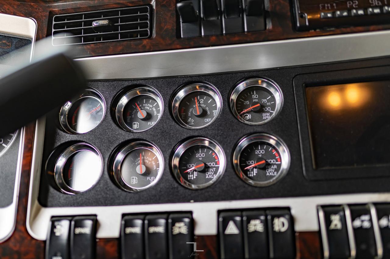 2014 Kenworth W-900 Tractor Sleeper Red Deer AB