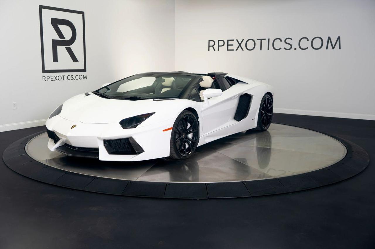 2014 Lamborghini Aventador LP 700-4 Roadster 2D