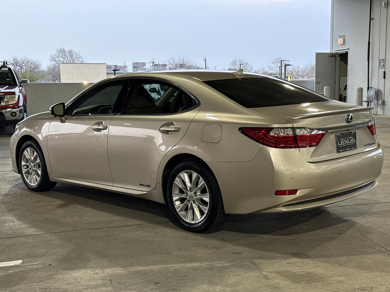 2014 Lexus ES 300h Hybrid