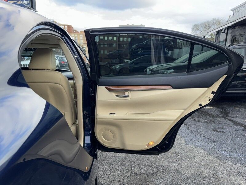 2014 Lexus ES 300h Hybrid w/ Luxury Package w/Bamboo Trim Arlington VA