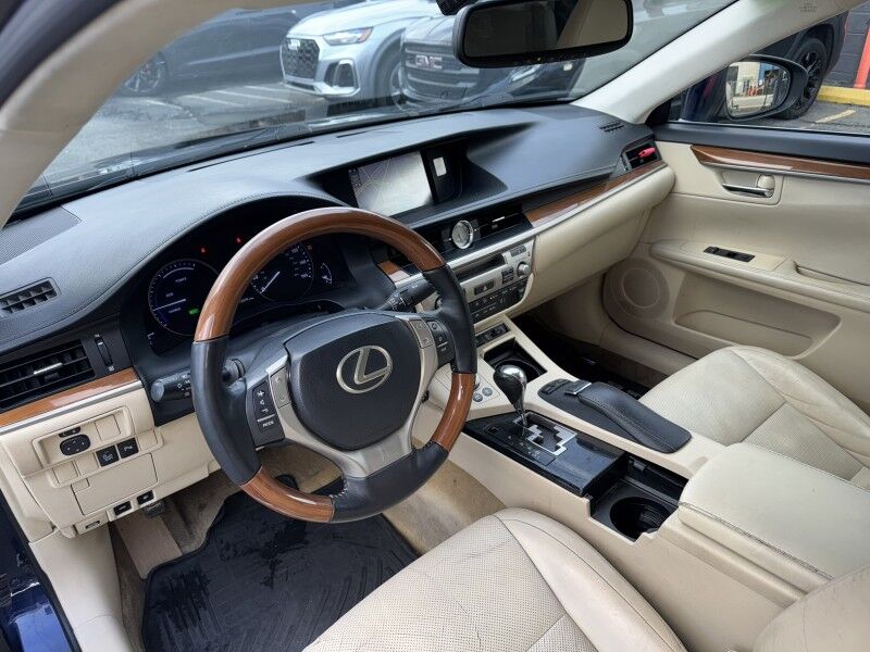 2014 Lexus ES 300h Hybrid w/ Luxury Package w/Bamboo Trim Arlington VA
