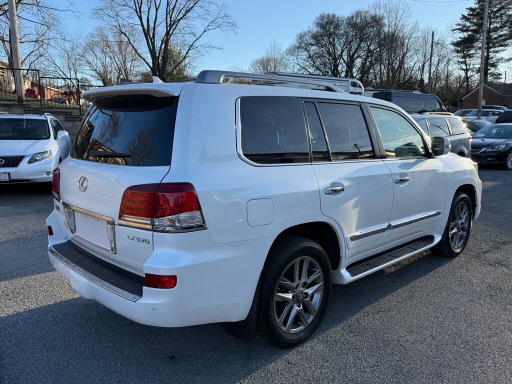 2014 Lexus LX 570 .
