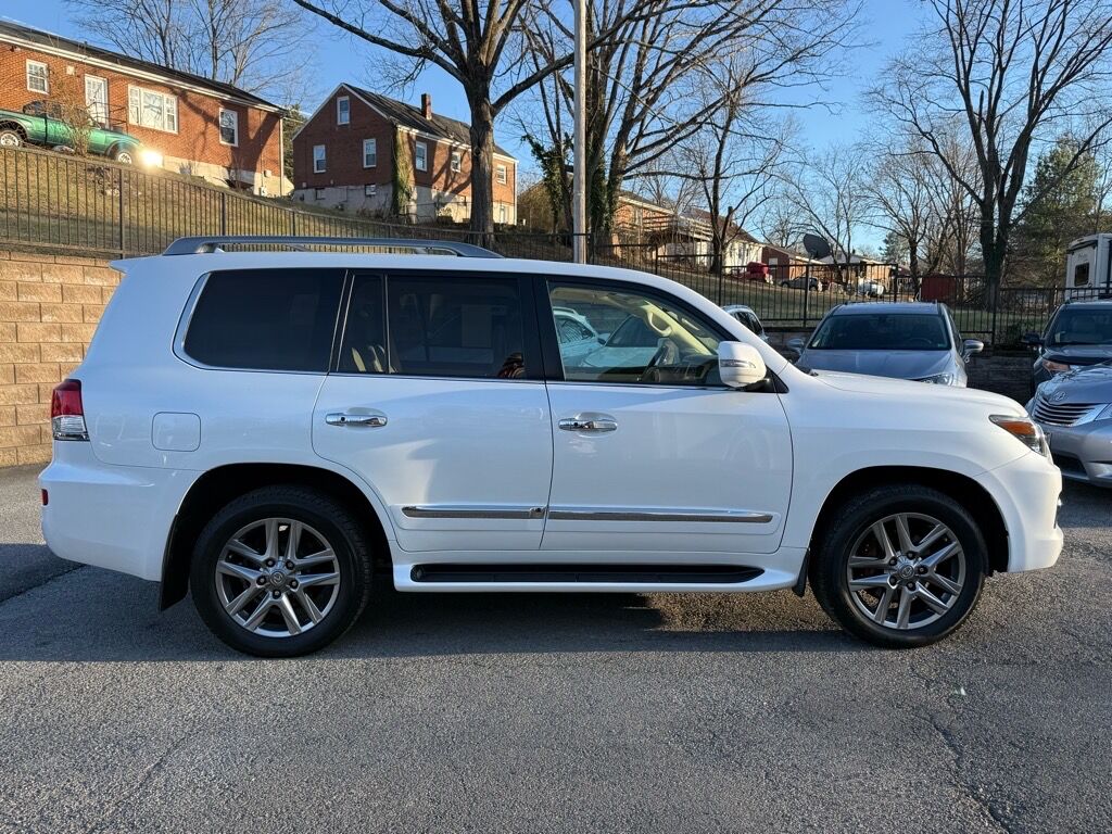 2014 Lexus LX 570 .