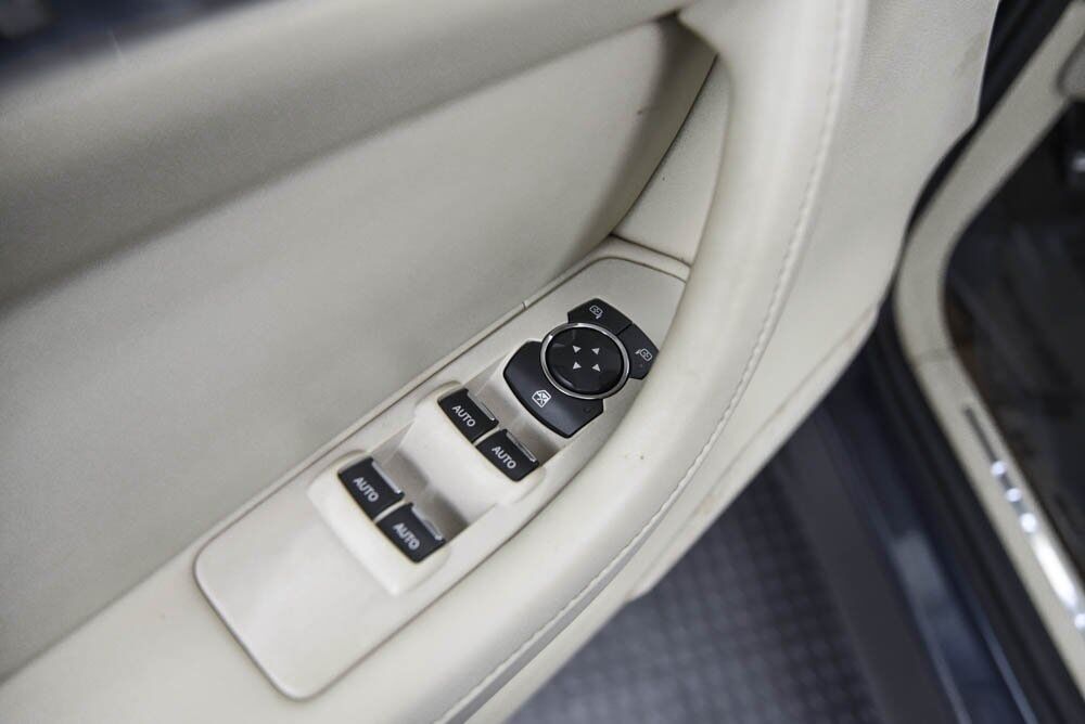 2014 Lincoln MKS Base AKRON OH