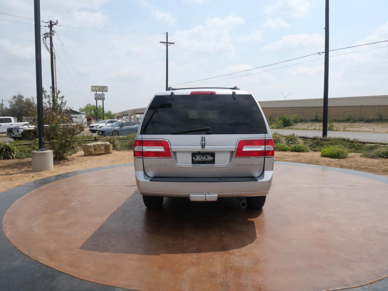 2014 Lincoln Navigator Base