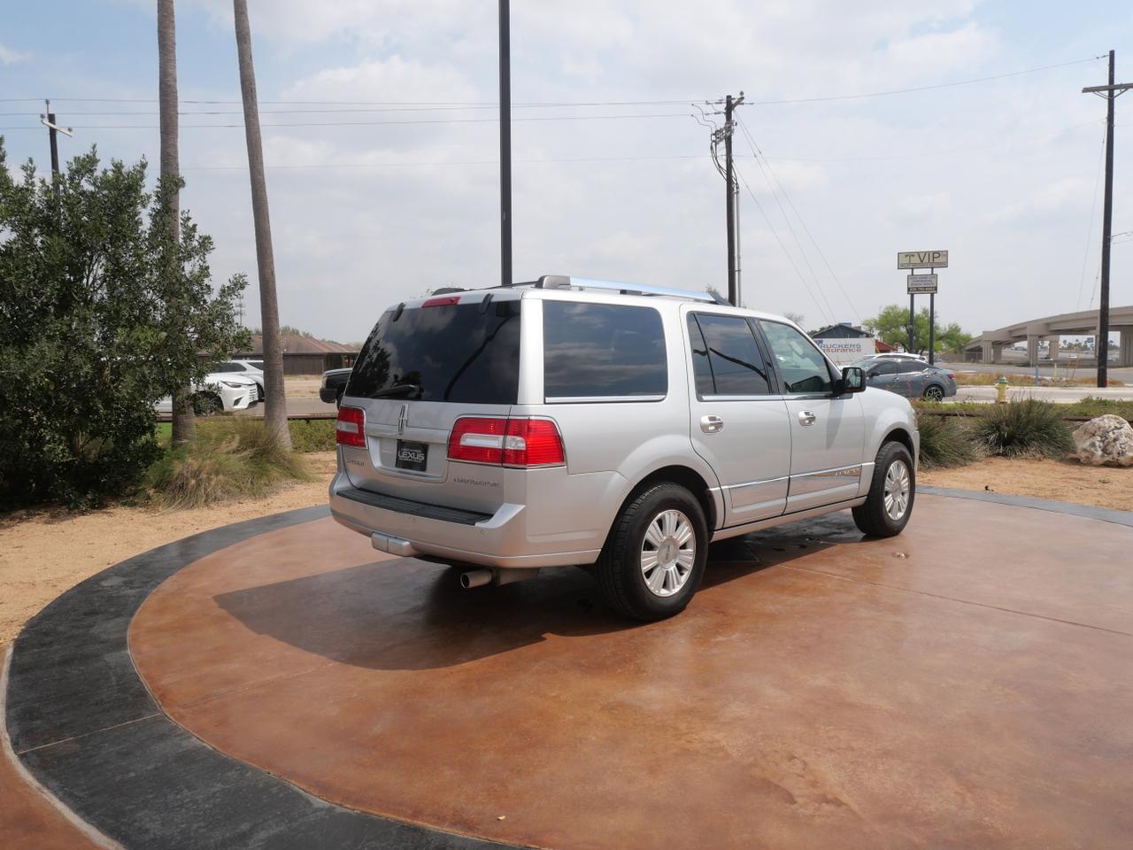 2014 Lincoln Navigator Base