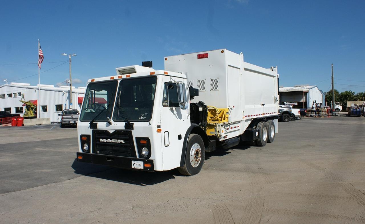 2014 Mack LEU613 30 yd Heil Side Loader Garbage Truck