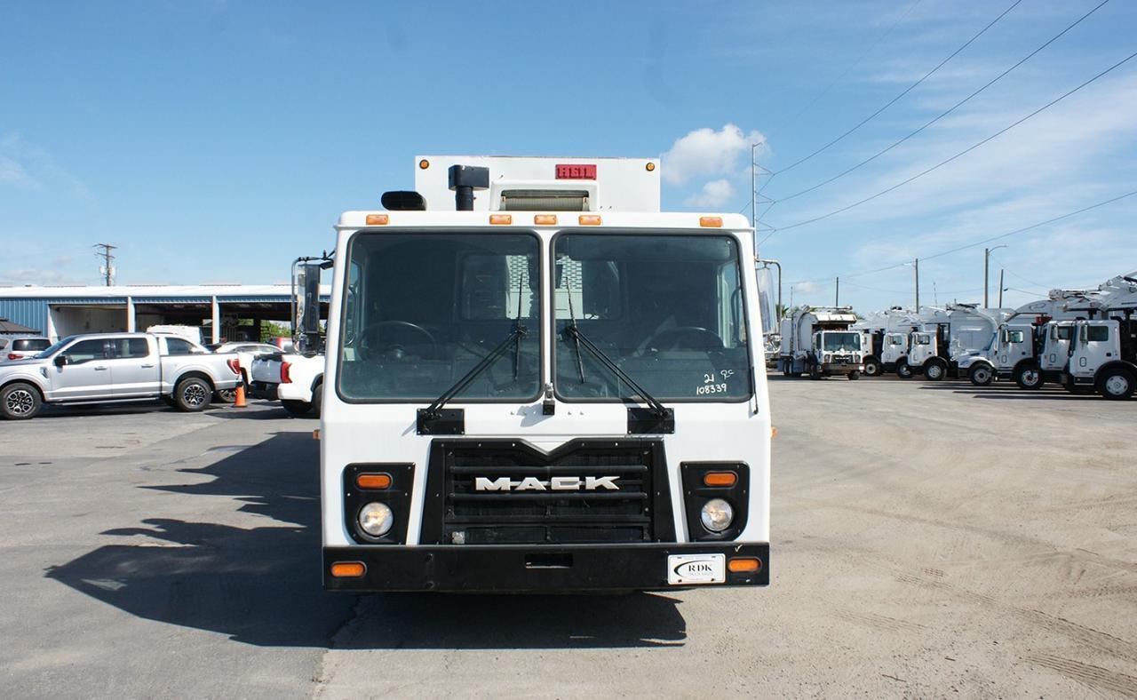 2014 Mack LEU613 30 yd Heil Side Loader Garbage Truck
