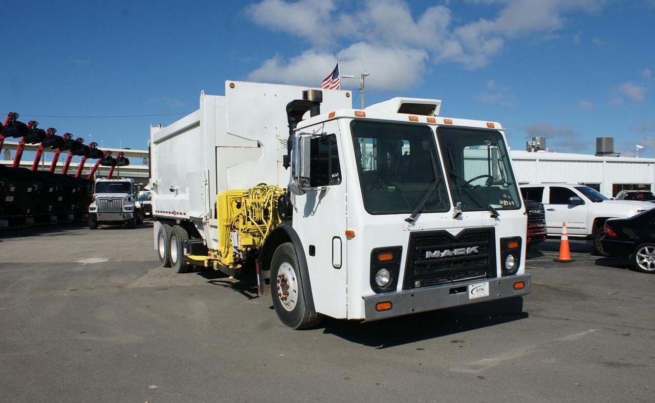 2014 Mack LEU613 30 yd. Heil Side Loader Garbage Truck